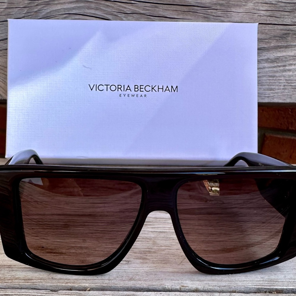Victoria Beckham Black Sunglasses - Picture 2 of 11